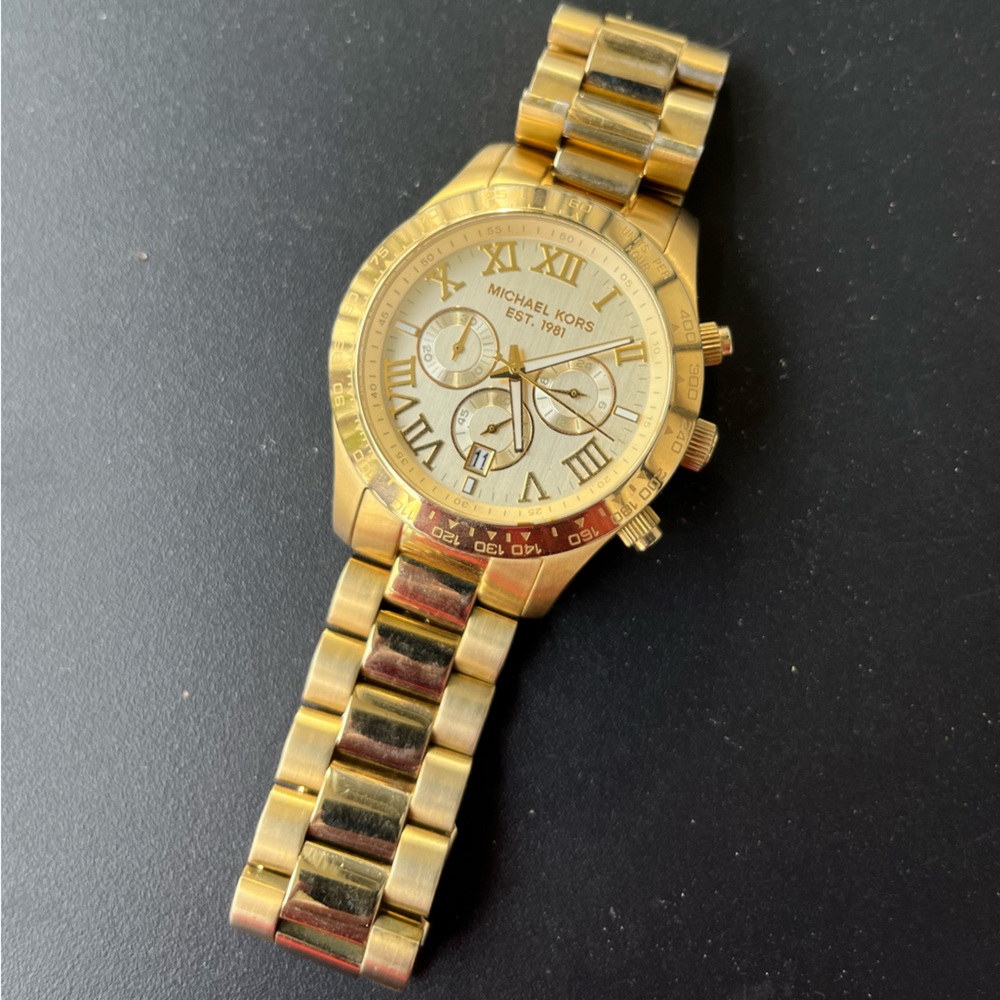 Michael Kors Stainless Steel Watch w/ extra pins & links to resize needs battery - Picture 5 of 6